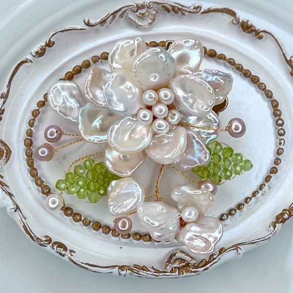 Handmade Premium Freshwater Keshi Pearl Champagne Pink Flower 🌺🌺 Pendant Brooch - Picture 4 of 5
